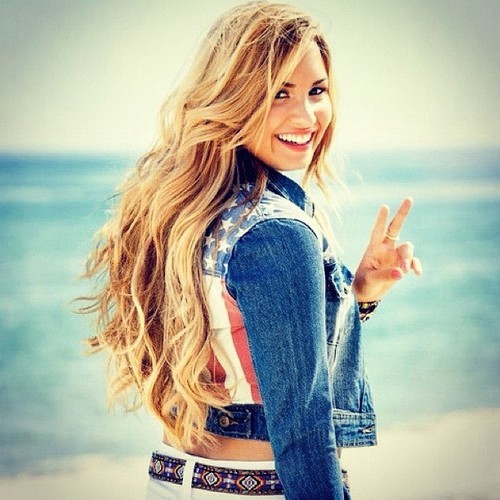 im in love with demi lovato help.