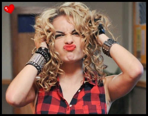 Te Amo mtto Minha Loira Linda, dos Olhos Lindos, do Cabelo Lindo, do Sorriso Lindo & Do jeito Lindo ! @Lua_Blanco ♥' Since: 13/01/12 
Fc LuAr: @EternityLuAr_ ♥