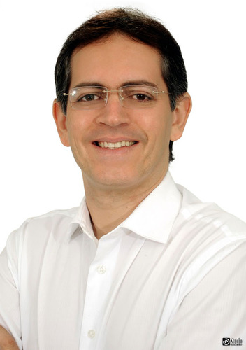 Casado,  Médico, Vereador, Filiado ao PMDB, moro em Campina Grande - Paraiba.