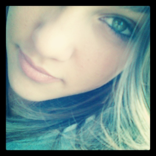 tataahpaseto's profile picture. Sensível pra cacete, maldosa na mesma intensidade. - Tati Bernardi. http://t.co/uHC7uvF7hD