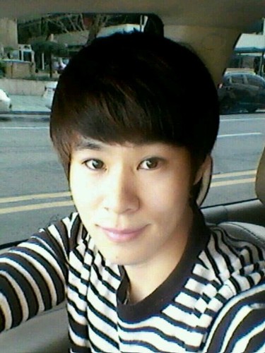 อันยองครับผมjoonkun(bot) ผจก.ของเจ้าอสูรสุดแสบ หรือลูกลิงทั้ง6 ทำไมผมถึงเรียกว่าลูกลิง? ก็เพราะเจ้าพวกนี้ไม่เคยอยู่เฉยๆกันเลยนะสิครับ! และผมอินดี้มากครับ!!
