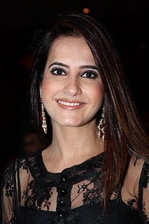 Carioquíssima, 25 anos, formada em turismo e fazendo pós graduação de turismo sustentável e namorada do Bê!