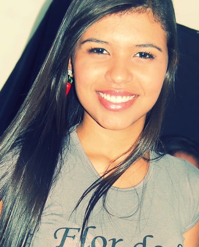 Estudante de #Nutrição ,completamente apaixonada pelo #Namorado @EdvalldoNetto ,tímida,gosto muito rápido das pessoas, CHATA mais da pra aguenta, Follow-me ;D