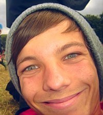 follow me, I'm from california and I love one direction I'M NOT GAY, OK?