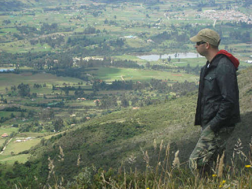 Larga vida al Rock & Roll, perros, vida, verde, paz, vive tu vida. Se feliz.