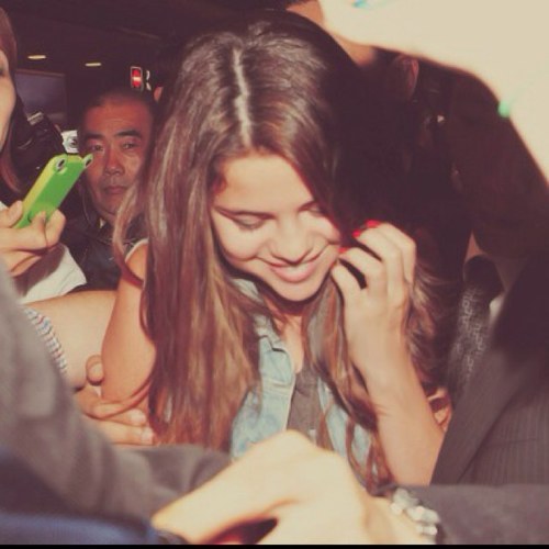 I'm Tati, and my hobby is I like to fangirl over Selena. But I haven't figured out how to make money with that yet, so I'm on Twitter.