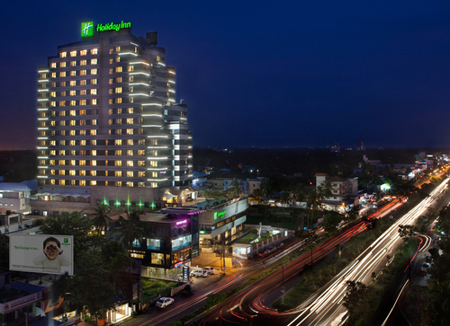The perfect base to do smart business and have fun with friends and family. Holiday Inn Cochin offers authentic cuisines with real service and local knowledge.