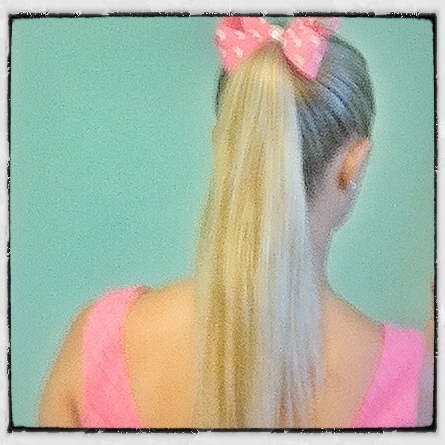 Loving all things preppy, pink, monogrammed, and Lilly Pulitzer. Always have a bow in my hair. Follow my twitlittle @Sratty_in_Lilly! #twithouse
