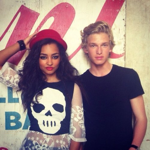 LovinJessicaTGF's profile picture. Not the real Jessica Jarrell Love & Hate Is Just Another Form Of  Single! :P Eleanor. is. sexy and SmileyBear is Amazing :)