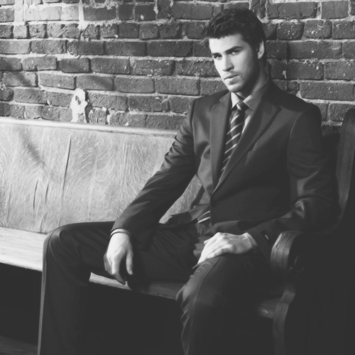 LiamHemsworthHQ's profile picture. major fan of Liam Hemsworth and The Hunger Games follow me i'll folow back :) xx