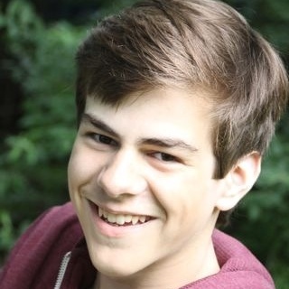 16 Jahre alt | Apple Fan Boy  | ♂ | Schüler | Gamecenter: Joe13 | Blogger bei @inext_me | Blöckschen-Setzer