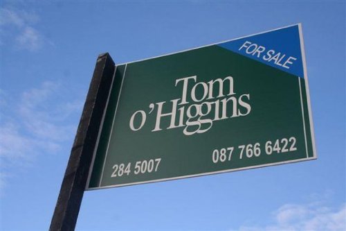 Whether you are a first-time buyer, trading up or letting your house, you can count on our practical advice and support at Tom O'Higgins Estate Agent.PSL 001730