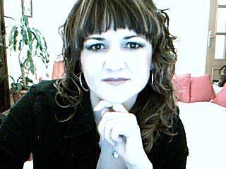 Vital,inquieta,sociable,me gusta seguir aprendiendo,idealista,melomana,fuerte y optimista,no me gustan las injusticias.Diplomada en R.Laborales.Mama de un peque