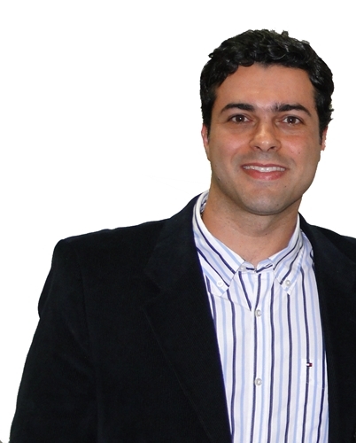 Formado em Medicina em 1998 pela Faculdade Medicina de Itajubá, título de especialista em Urologia pela Sociedade Brasileira de Urologia.
