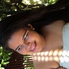 Sou ciumenta, boba, insegura, romântica, chorona, mandona, orgulhosa, irônica, sonhadora, exagerada e dramática. Gostou? Follow-me.