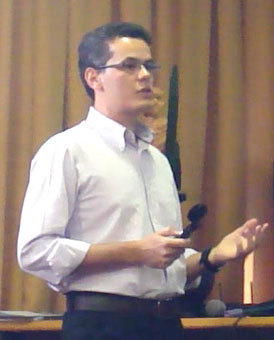 Mestre em administração, especialista em Gestão de Negócios, Gestão de Cooperativas e Gestão de Marketing.