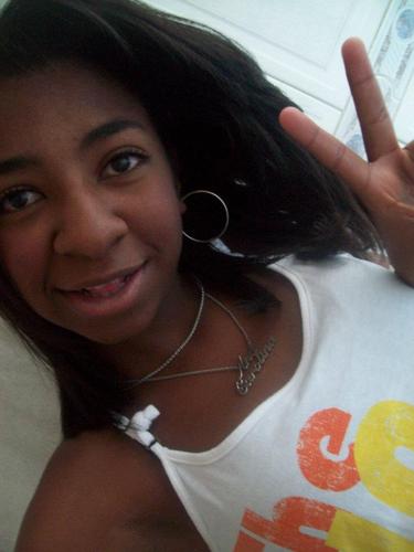 13 anos , Libriana ,meu número é 2 , santista , adoro animais , amigos ,adoro viajar , faamiilia, mÔh s22  , DEEEEUS ♥ ., !      @mclon_oficial s22 '