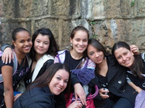 sou simples,sou alegre,sou vaidosa e tenho estilo
adoro aventuras e vivo a vida com sentido