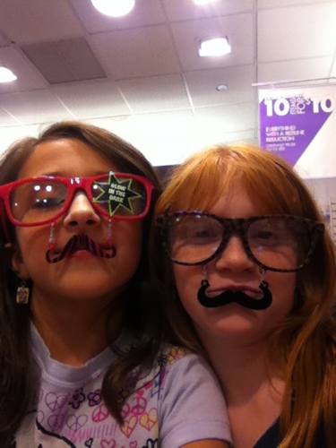 I'm a huge Zendaya fan! I loooove the hunger games and 1D. My BFFs are Caitlin Humble and Brooke Lenggenhager!! Follow me I'll  follow you back!!