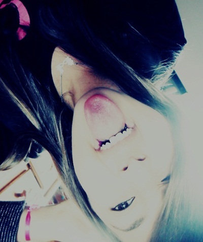 αquαriαnα,14 αnos,sαntistα ♥ , fєliz ,ironicα,αmigα,Prєguiçosα,bєm burrα k'  pαlhαçα,loquinhα,Prαiα,chocolαtє *-* http://t.co/SkSKjkxCGx