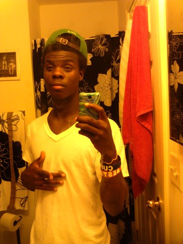Fucc a bio hit that blue button until it turns green . Cloodis_Game