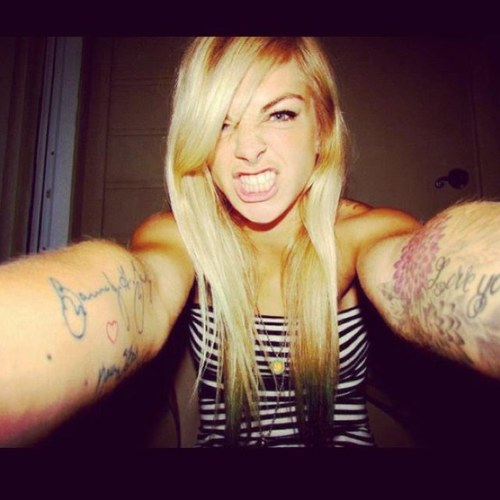 Bbeck1Beck's profile picture. i sing to myself in the shower.