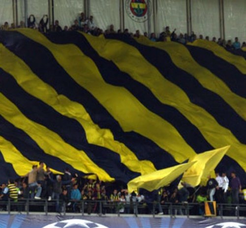 feneramor's profile picture. Tribünlerde, hep dillerde, bu sevda bitmez gönüllerde, darağacında olsak bile, son sözümüz Fenerbahçe!!