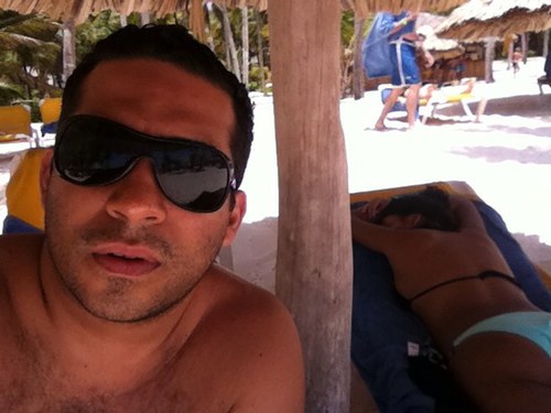 Jeanyroots's profile picture. RECUERDA QUE EL TIEMPO PASA SIN QUERER AVISAR...NUNCA DEJES MORIR TU PROPIO YO NATURAL