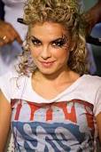 ♥ Srtª Blanco Amo como ama o amor. Não conheço nenhuma outra razão para amar senão amar @Lua_Blanco