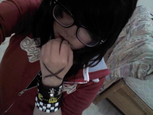 Dejé una espina bajo tu cama, nunca me fui.
I'm Batman BITCH'S ♥ Ü