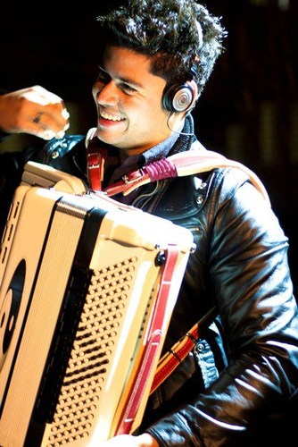 Diego Fernando (Produção Musical, Arranjos, Gravações, Free-lance e Aulas de Instrumentos Musicais)
http://t.co/vrXzDbEyr5