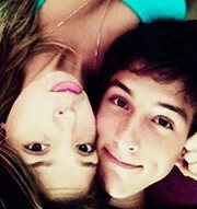 Drama, lágrimas, desculpas, loucuras, sorrisos, gírias, decepções, descobertas... Bem-vindo à Aborrescência'sz !