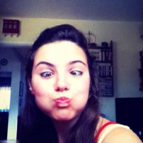 Heeyyaa im sara and i love to dance & do gymnastics :D Followw meeehhh and i follow u backkk  :D Chachhiiii is ma inspirationnnn :D