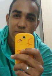 Não cruze os braços diante de uma dificuldade, pois o maior homem do mundo morreu de braços abertos!