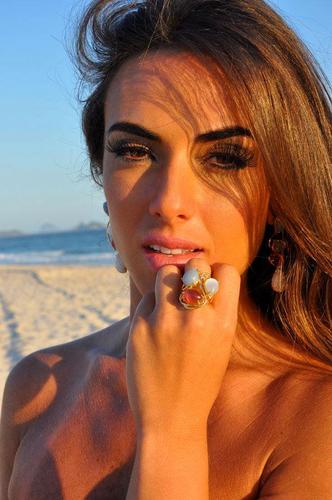 '' Só não como coração de galinha, porque não sei oque a coitadinha tava sentindo '' - Nicole Bahls ♥