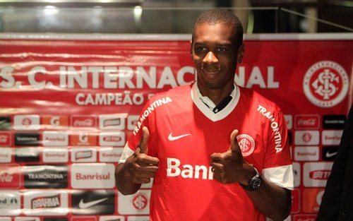 Juan Silveira dos Santos, jogador do Sport Club Internacional com passagem pela Seleção Brasileira. Twitter oficial.