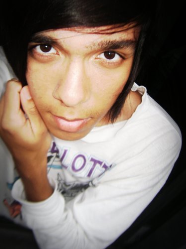 Só + Um menino alone '-'
Follow me