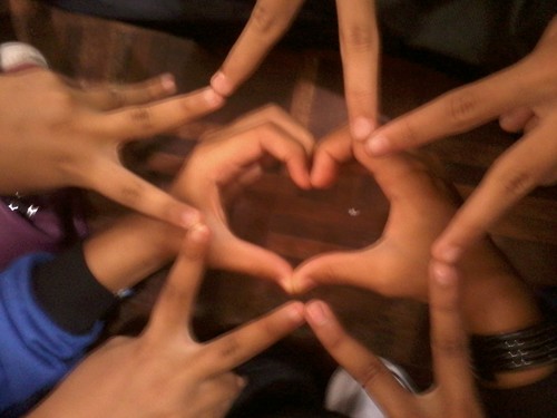 f4e98's profile picture. smile only :) thankyou 4 follow :)