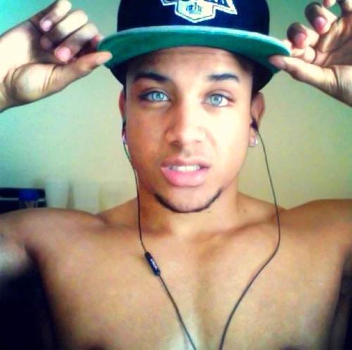 me segue, que eu sigo de volta.... ;-)
I'm a naughty boy 3