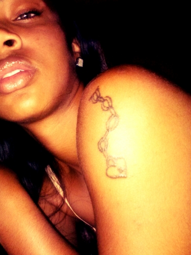DONT FOLLOW THEM FOLLOW ME -#teamfollowbak blowin good ) DERONIQUE 2 U HOES #BITCHESWORSTNIGHTMARE married to the cash #TTU dollsfollow my love @flexcrewgotti