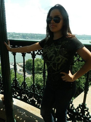 Web & Graphic Designer / Photographer /  Music lover / Concert Fanatic