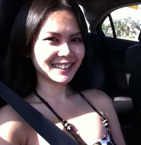 ellieme13's profile picture. 