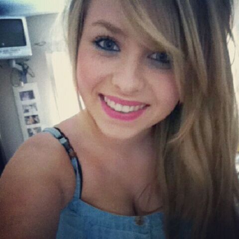 h0lldrewlouise2's profile picture. belieber♡