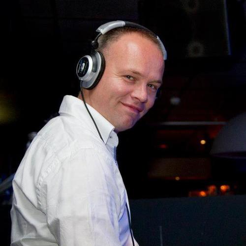 Soort van man, lover, vader, cd speler bediende, ondenemer, plaatjesdraaier, AV installateur, Professioneel licht- geluid en beeld leverancier,  levensgenieter.