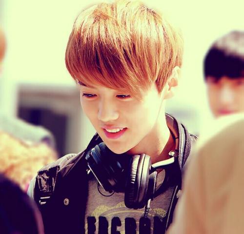 Role Player without agency. This is Luhan from EXO-M. 90line. @MAsuzy_ID's oppa.