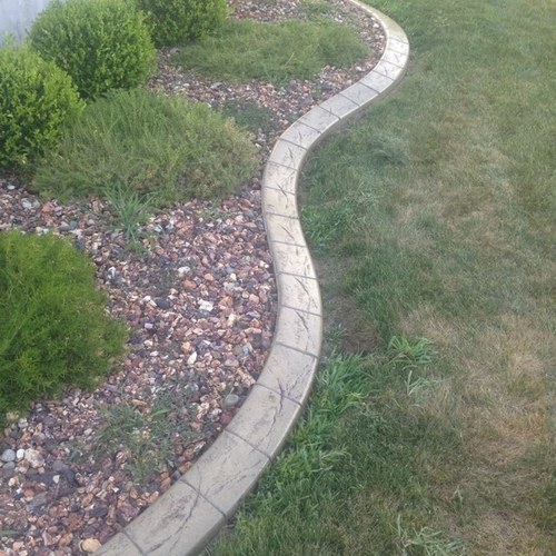 Capital Curbscapes specializes in the installation of Decorative Concrete Landscape Borders in the Capital Region of Upstate NY