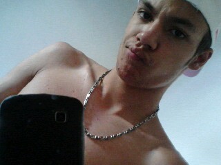 Candango, vascaino, apreciador de bebidas destiladas, mulheres nuas, iates e infelizmente dono desta merda de twitter. 
contato: diogoorient@gmail.com