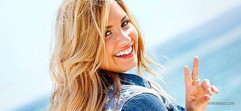 Stay strong and be Unbroken . Casei com a @ddlovato no dia 20.04.12 
Donas : @Leticia_Mendes7 e @LiliFurtunato Since: 12/12/11