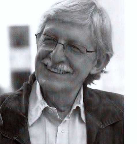 Médico, profesor, cofundador del grupo de trasplantes de la UdeA, ex rector de la UdeA, de la UDES y de la FUFCV, ex director de Colciencias. Escritor.