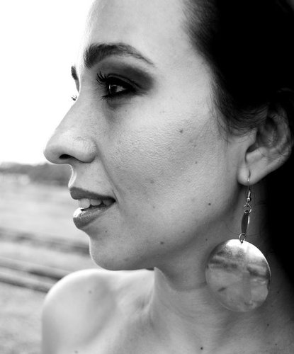Filha, mãe, irmã... Cantora. Feliz!